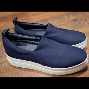 J/SLIDES, NAVY Slip-On Platform Sneaker 👟